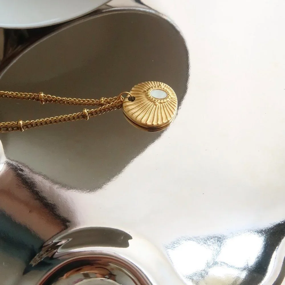 NEW 18K Gold Plated Luxury Shell Necklace